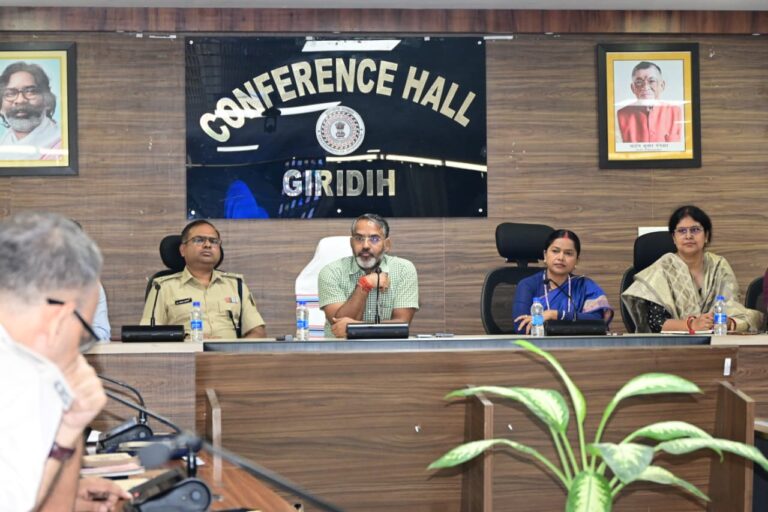 दुर्गा पूजा, दीपावली और छठ को लेकर प्रशासन ने कसी कमर, पंडालों व घाटों के निरीक्षण का निर्देश