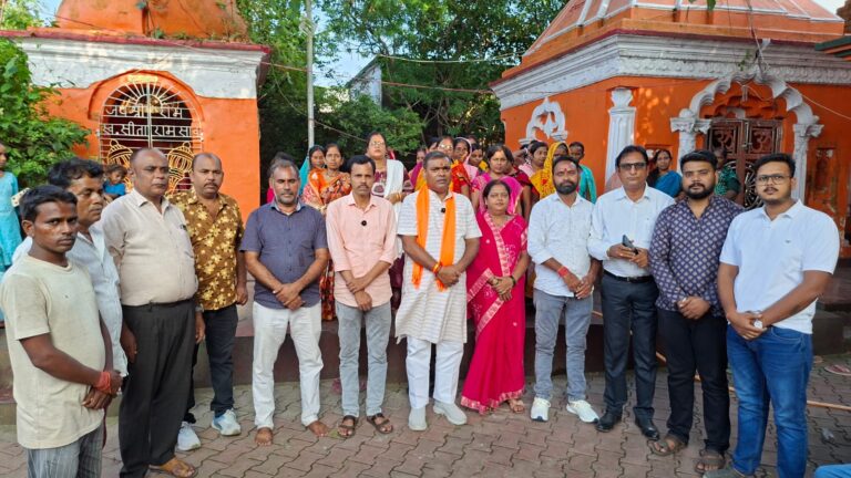 गिरिडीह में भाजपा का आंगन मिलन सेवा कार्यक्रम, महिलाओं और बुजुर्गों को साड़ी देकर किया सम्मानित