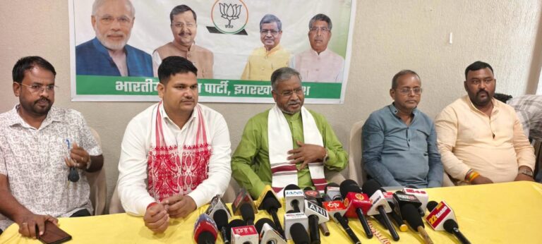 वोट चोरी के आरोपों पर बाबूलाल मरांडी का कांग्रेस पर निशाना, राहुल गांधी पर की टिप्पणी