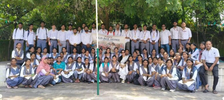 बुजुर्गों के बीच पहुंची अपनत्व की मुस्कान, प्रशिक्षुओं ने बांटी जरूरी सामग्री