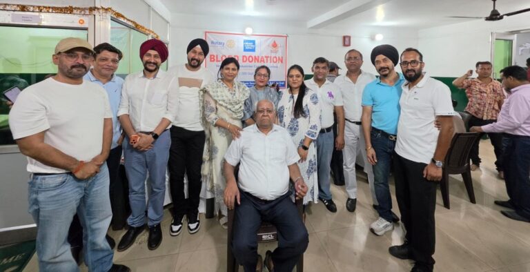 रोटरी क्लब ऑफ गिरिडीह कपल ने 151 यूनिट रक्त संग्रह कर बनाया रिकॉर्ड