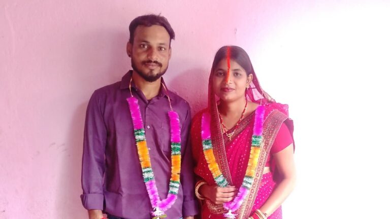 प्रेम-विवाह के बाद सुरक्षा की गुहार लेकर धनवार थाना पहुंचा प्रेमी-जोड़ा, अपहरण के मामले में चलकुसा पुलिस ले गई अपने साथ