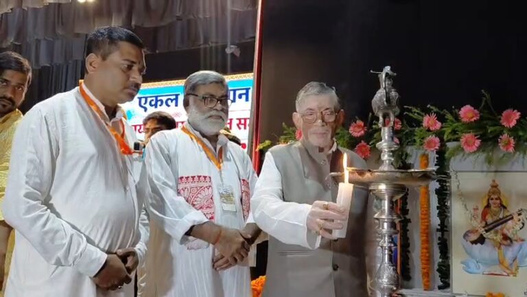 धनबाद पहुंचे राज्यपाल संतोष गंगवार, IIT-ISM में दो कार्यक्रमों में हुए शामिल