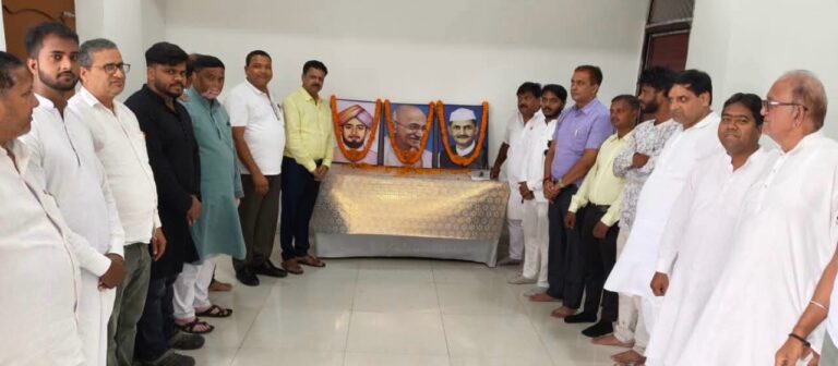गांधी-शास्त्री और शहीद शेख भिखारी को कांग्रेस ने किया नमन, सतीश केडिया ने बताए विचारों की प्रासंगिकता